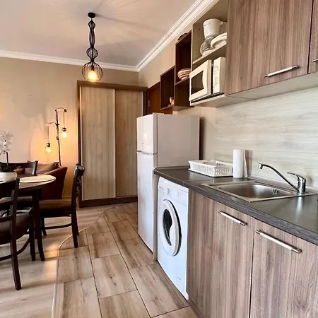 Bratanov Asteria Family アパート *