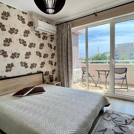 Bratanov Asteria Family アパート