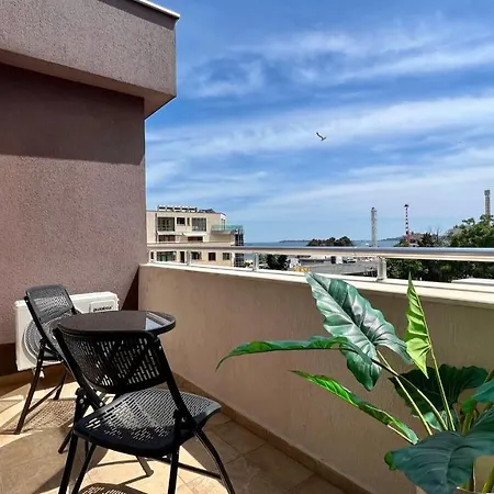 Bratanov Asteria Family アパート